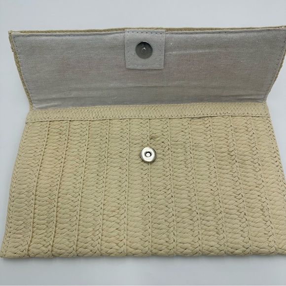 Neiman Marcus VACAY VIBES Straw Clutch / Handbag - Picture 4 of 5